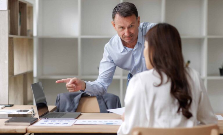 characteristics of a bad leader